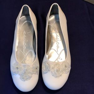 A cute pair of white flats
